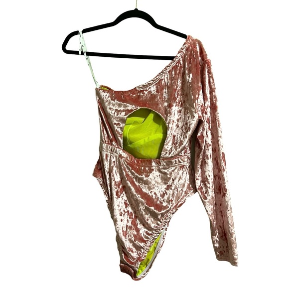 NWT Yitty by Lizzo Fabletics Plusshy Asymmetrical Bodysuit Peach Velvet Size 1X - Picture 2 of 7